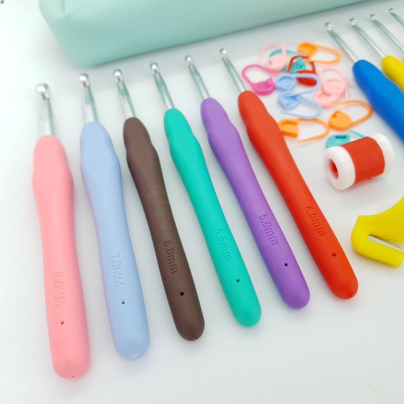 11 pcs Crochet Hook Set with Accessories And Case (2.0mm-8.0mm) Green